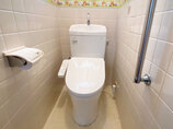 トイレリフォームお掃除しやすい節水型のトイレと、早急に取り替えたキッチン水栓