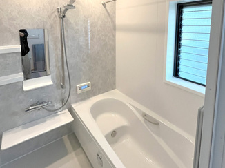 バスルームリフォーム 足元の不安をなくした、やさしいバスルーム＆内装も一新した洗面所