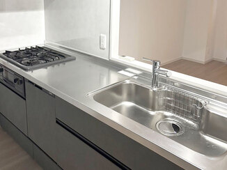 キッチンリフォーム 吊戸を無くして開放感あふれるキッチン