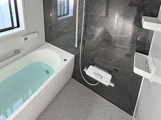 バスルームリフォーム グレーを基調とし、流行りを取り入れたバスルーム＆洗面所