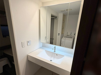 洗面リフォーム こだわりの詰まったスタイリッシュな造作風洗面化粧台