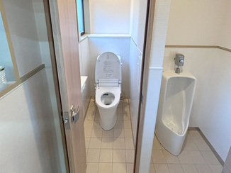 トイレリフォーム 和式から洋式へ、掃除しやすい内装にこだわった事務所のトイレ