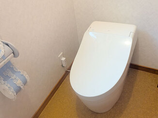 トイレリフォーム 毎日のお手入れがしやすいコンパクトな一体型トイレ